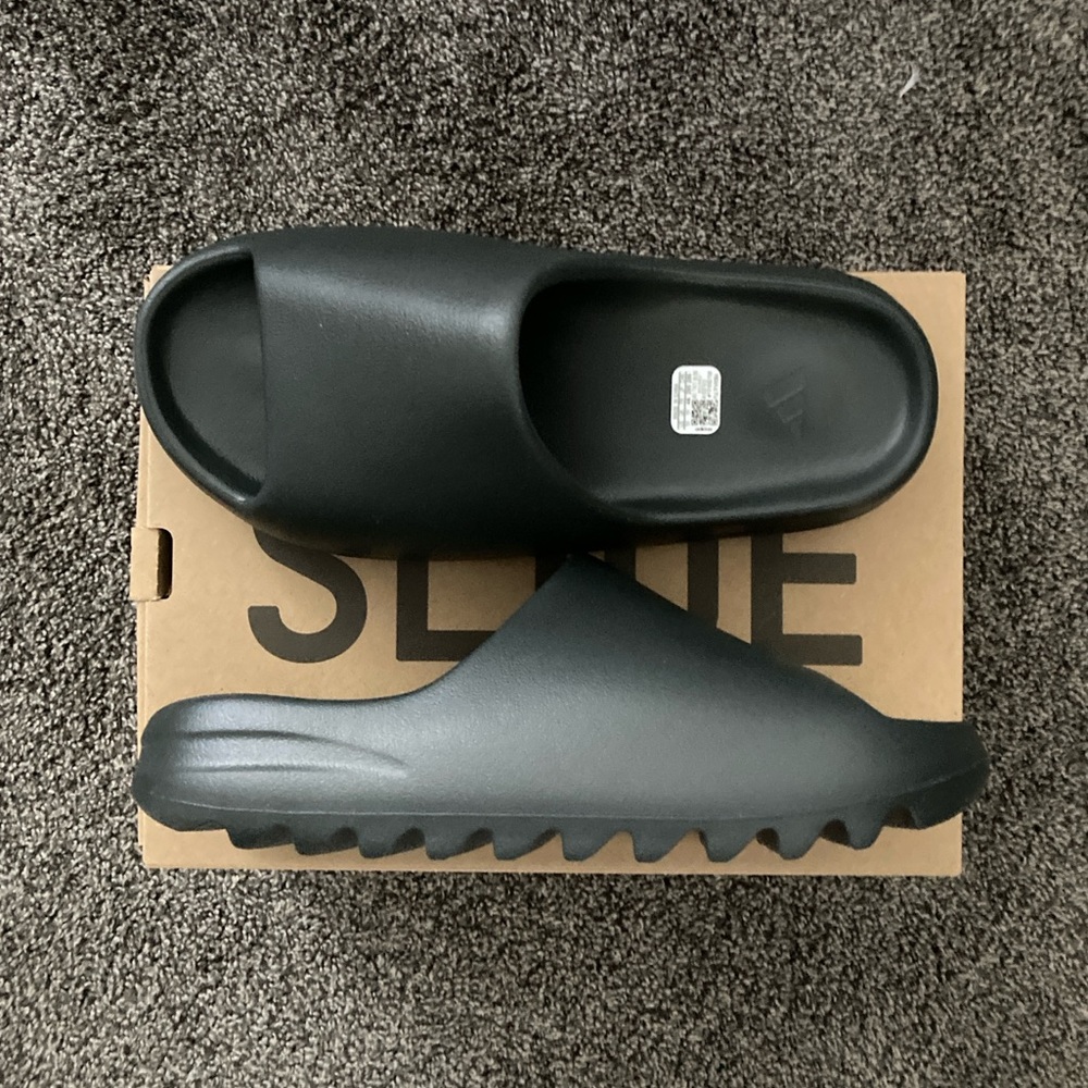 Adidas Yeezy Slide Dark Onyx Size 11 Men’s